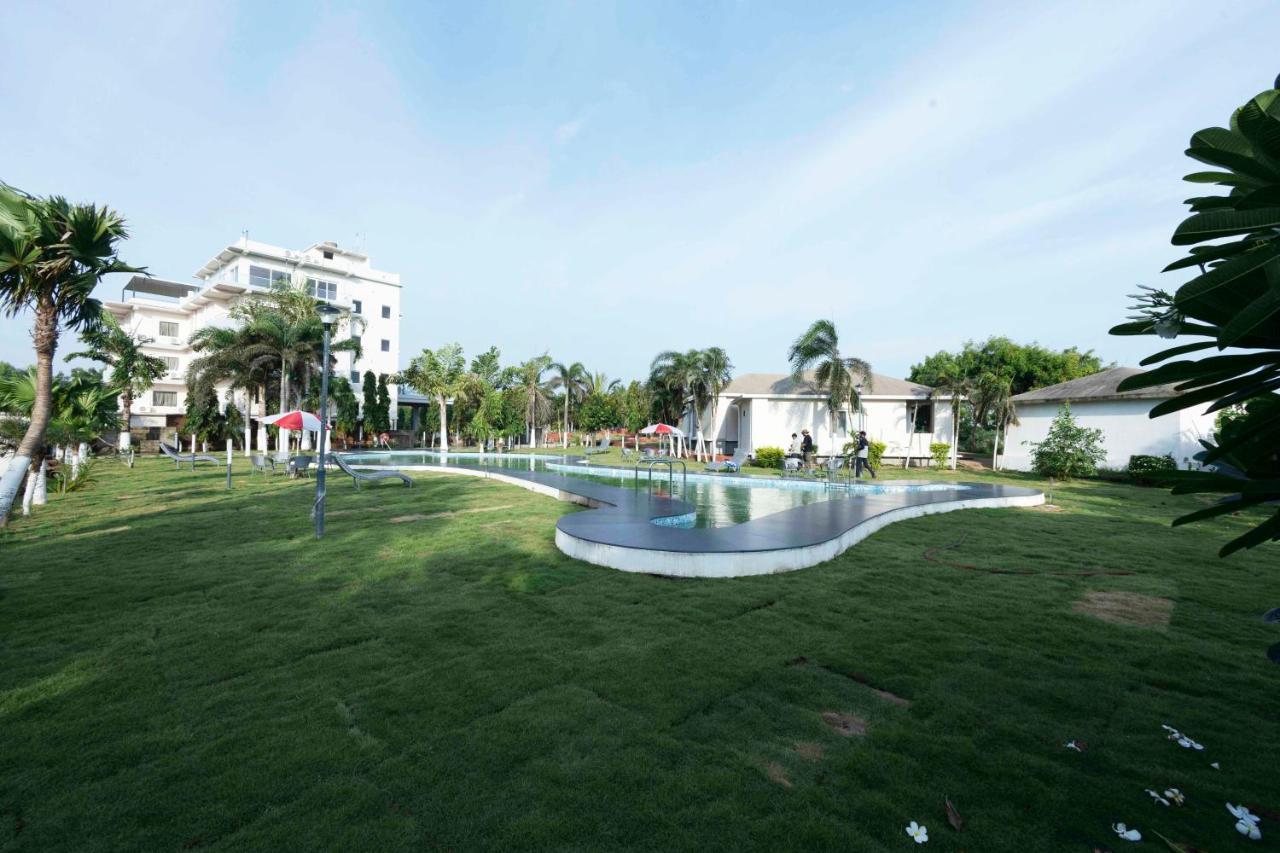 Samudra Resorts And Spa Puri Exteriör bild